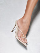 Akira Slipper - Cream - FEMME LA